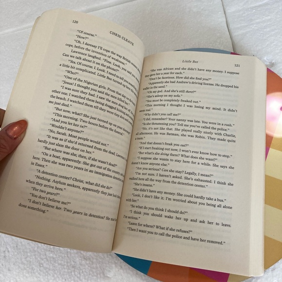 Little Bee by Chris Cleave Paperback - Picture 5 of 6
